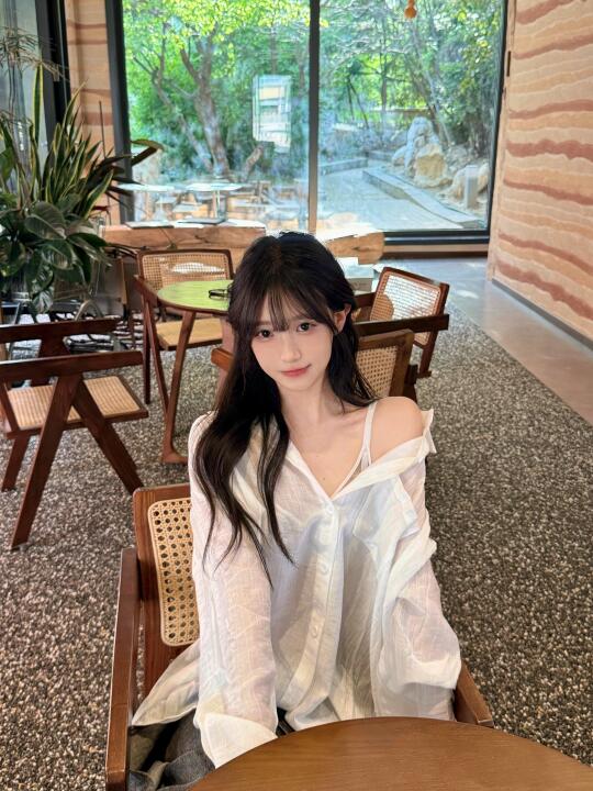 夏日阳光下ℬ𝓁𝓊ℯ‧₊˚🤍🍃