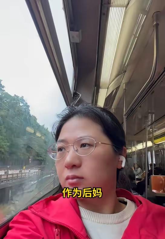 嫁不掉了吗？这个90后中国女孩这样倒贴嫁给77年二婚带娃美国老公，婚后女子没有工