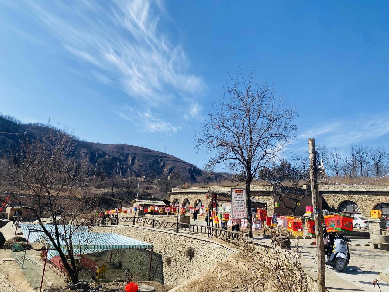 春节回家大部分时间都是在听父母在说家长里短，这几年身边不停有人离世，好些是儿时陪