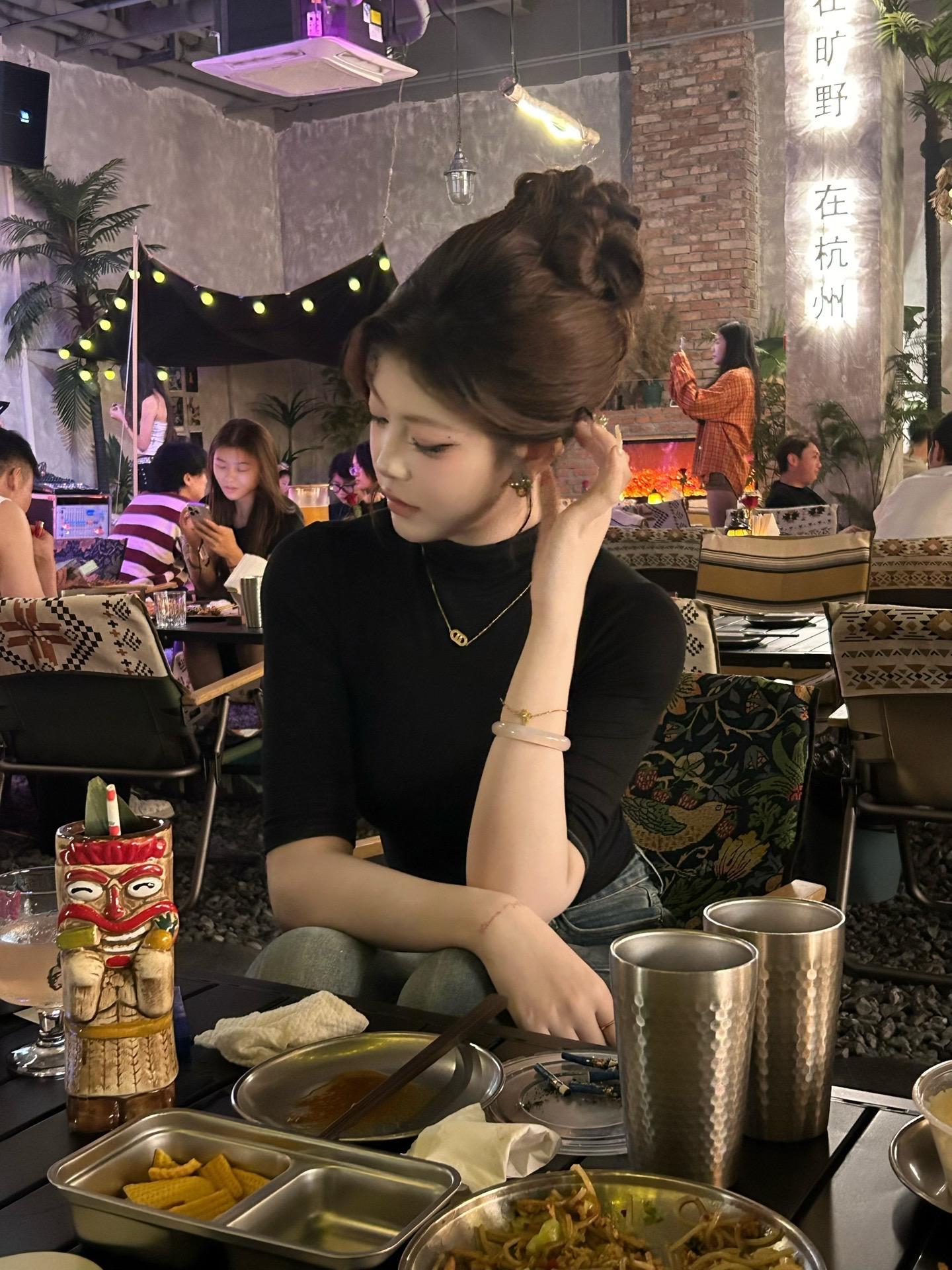 我们都不懂离别的重量，直到某天冷空气裹挟着回忆涌入