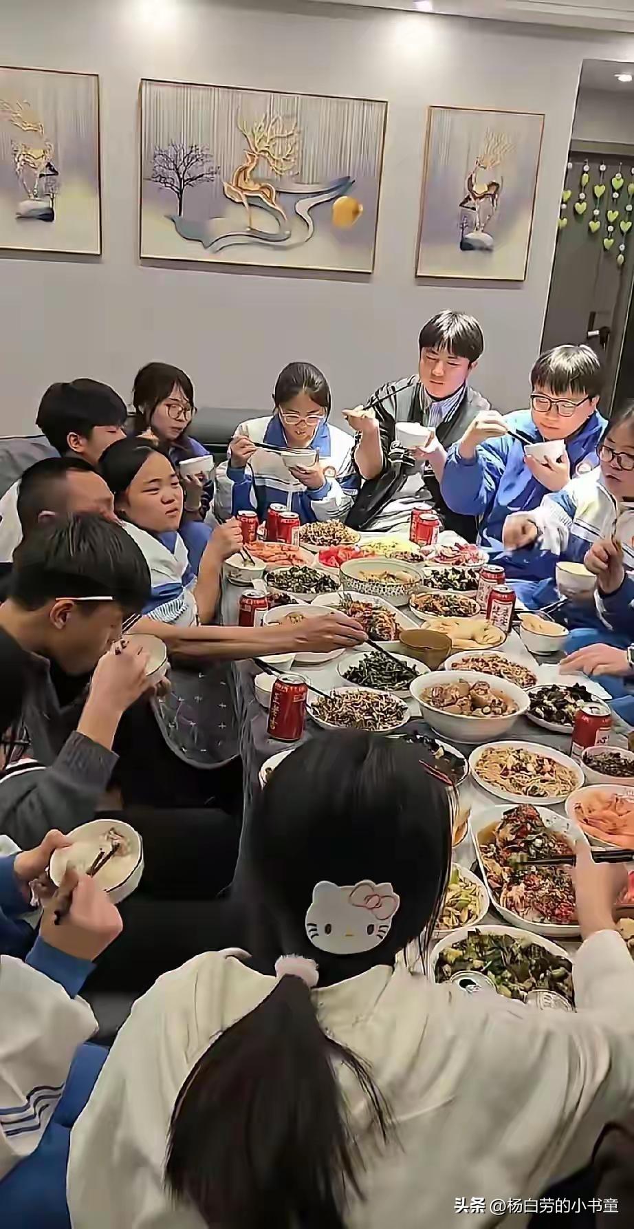 你家孩子能做出这样的事吗？
熊孩子请同学吃大餐，这次为了面子可把爹坑惨了。
今年