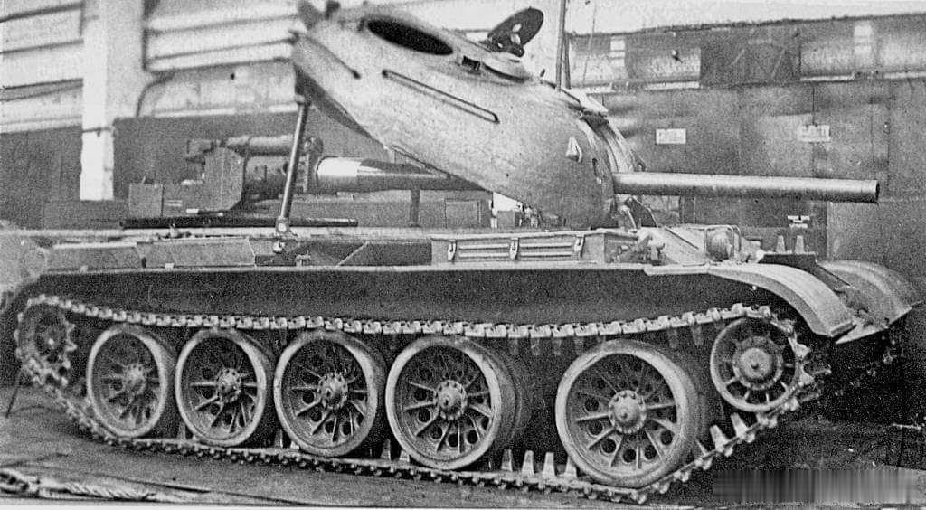 T54独特的100毫米坦克炮更换方法[二哈]#坦克装甲车辆# ​​​
