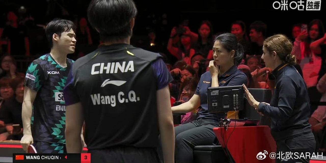 突发！王楚钦与张禹珍的比赛刚打第四局第一球，张禹珍突然向裁判交涉，大概率是说身体