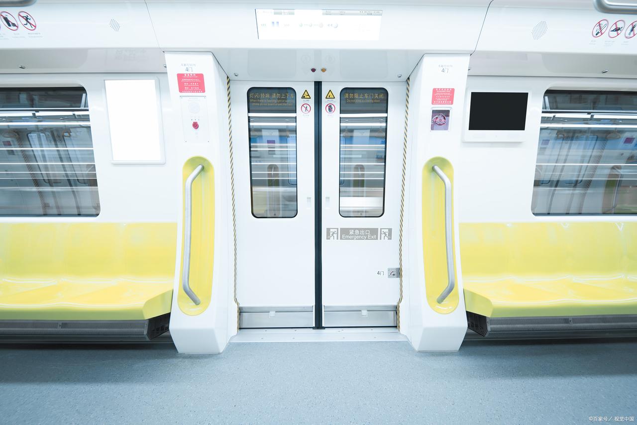 地铁的本质是：地面土地资源紧张，需要留给优质的项目，不得已花很大的成本去开发地下