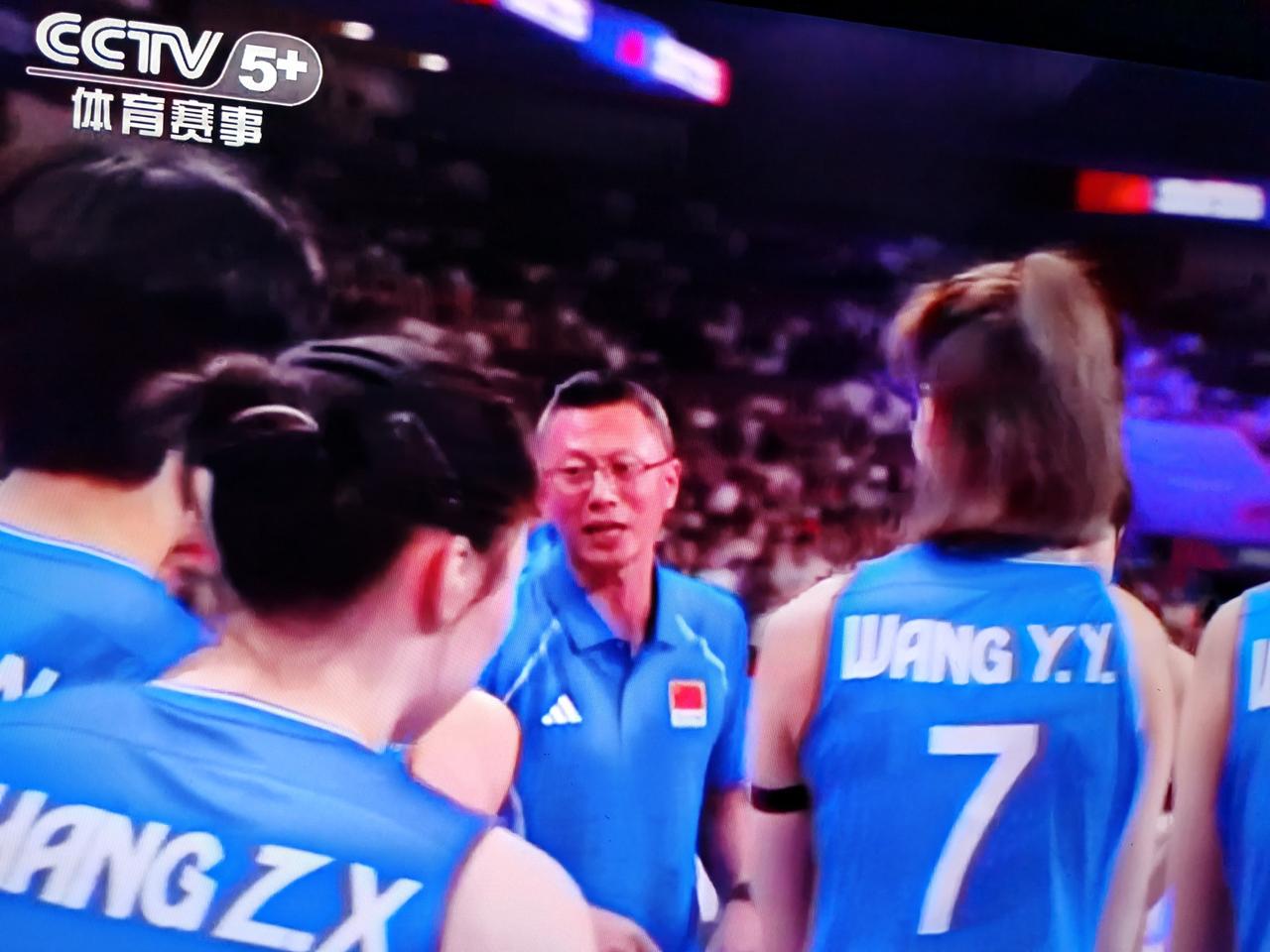 6月22号世界女排联赛土耳其站的比赛，中国女排对阵土耳其女排，前两局中国女排21