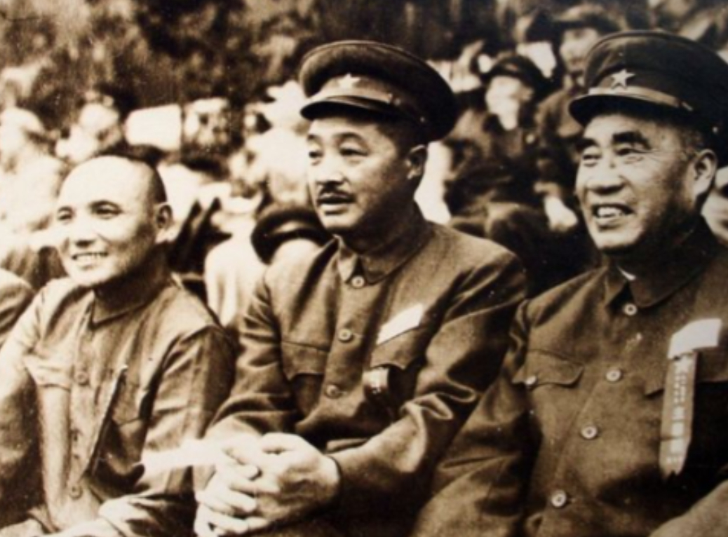 1952年6月，毛主席在菊香书屋召见贺龙、邓小平，抛出一问：中国有几个台湾。贺龙
