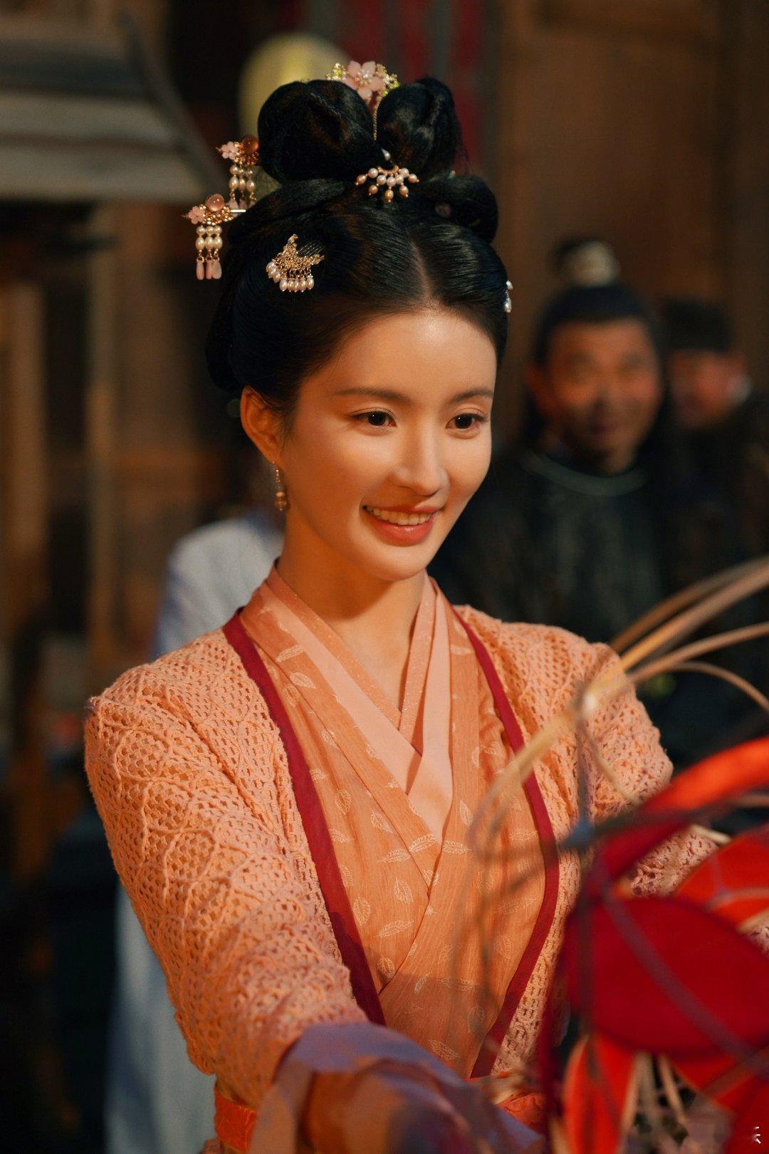 #硬糖少女303##刘些宁# 今日份糖妹新鲜物料刘些宁元宵奇妙游晚会工作室更新新