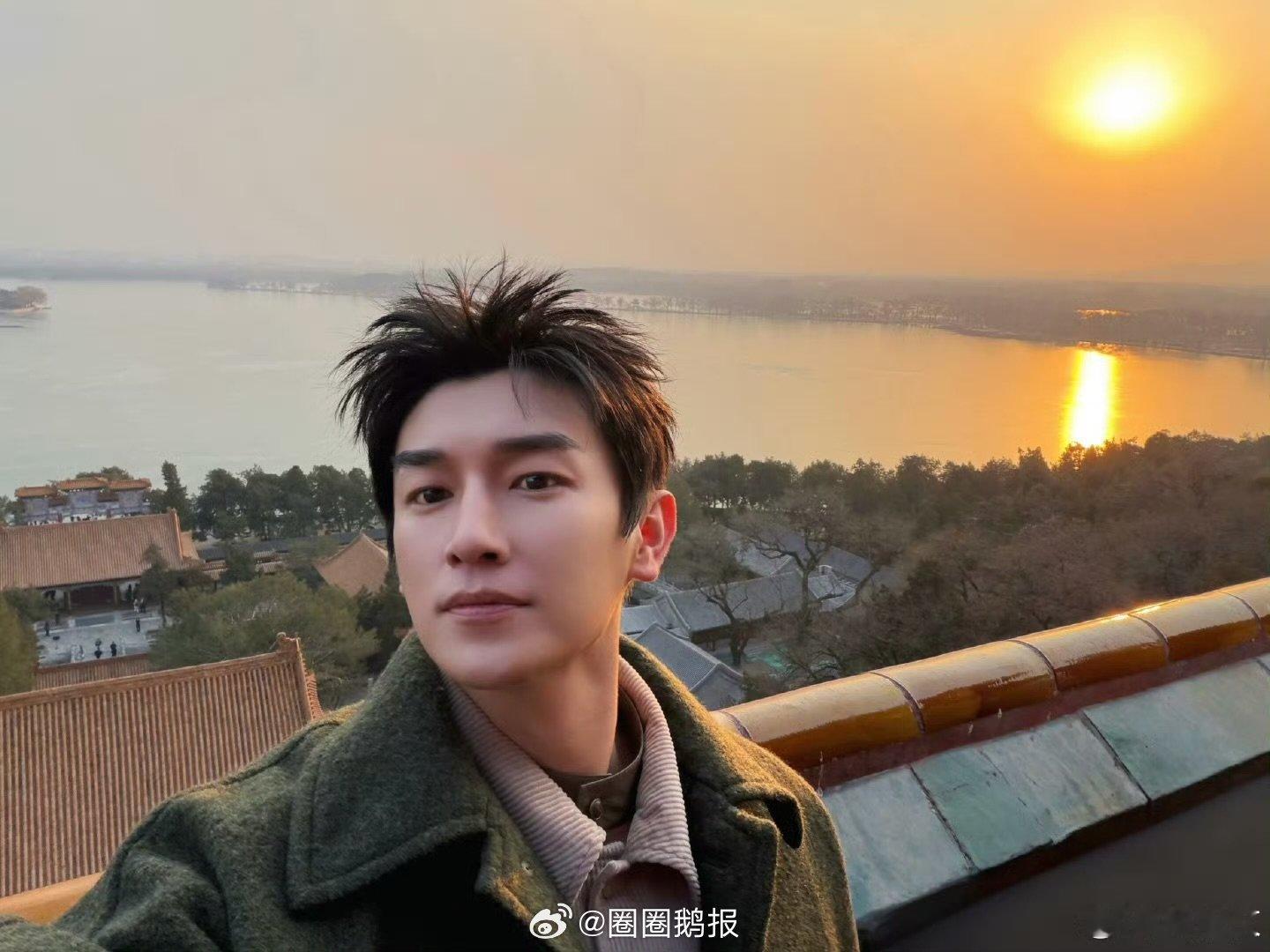 杨旭文搜狐时尚盛典海报搜狐时尚盛典官宣杨旭文杨旭文搜狐时尚盛典海报 ，太帅了 