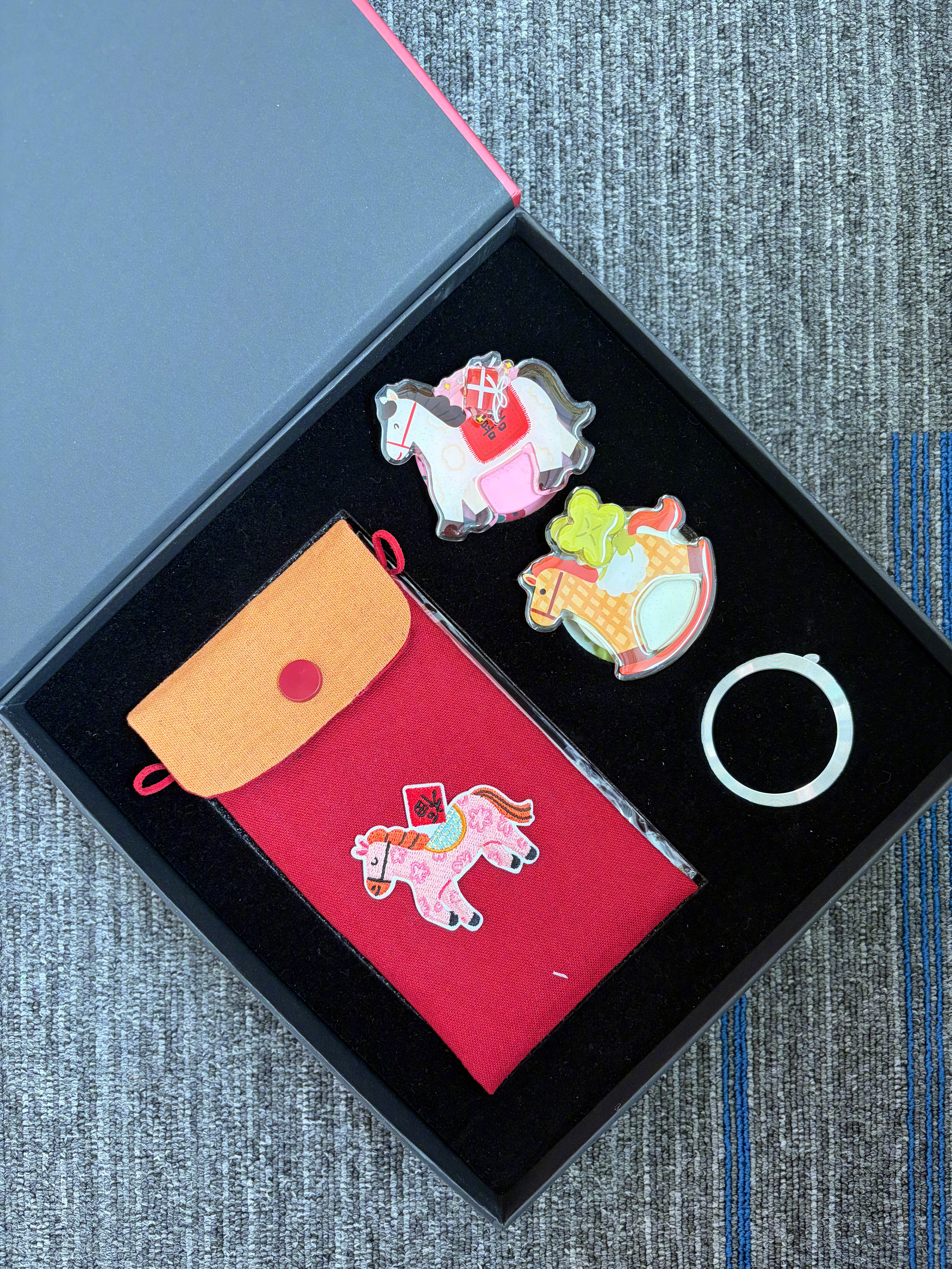 厂商送的周边，随意评论抽1位送出一套。  抽奖详情