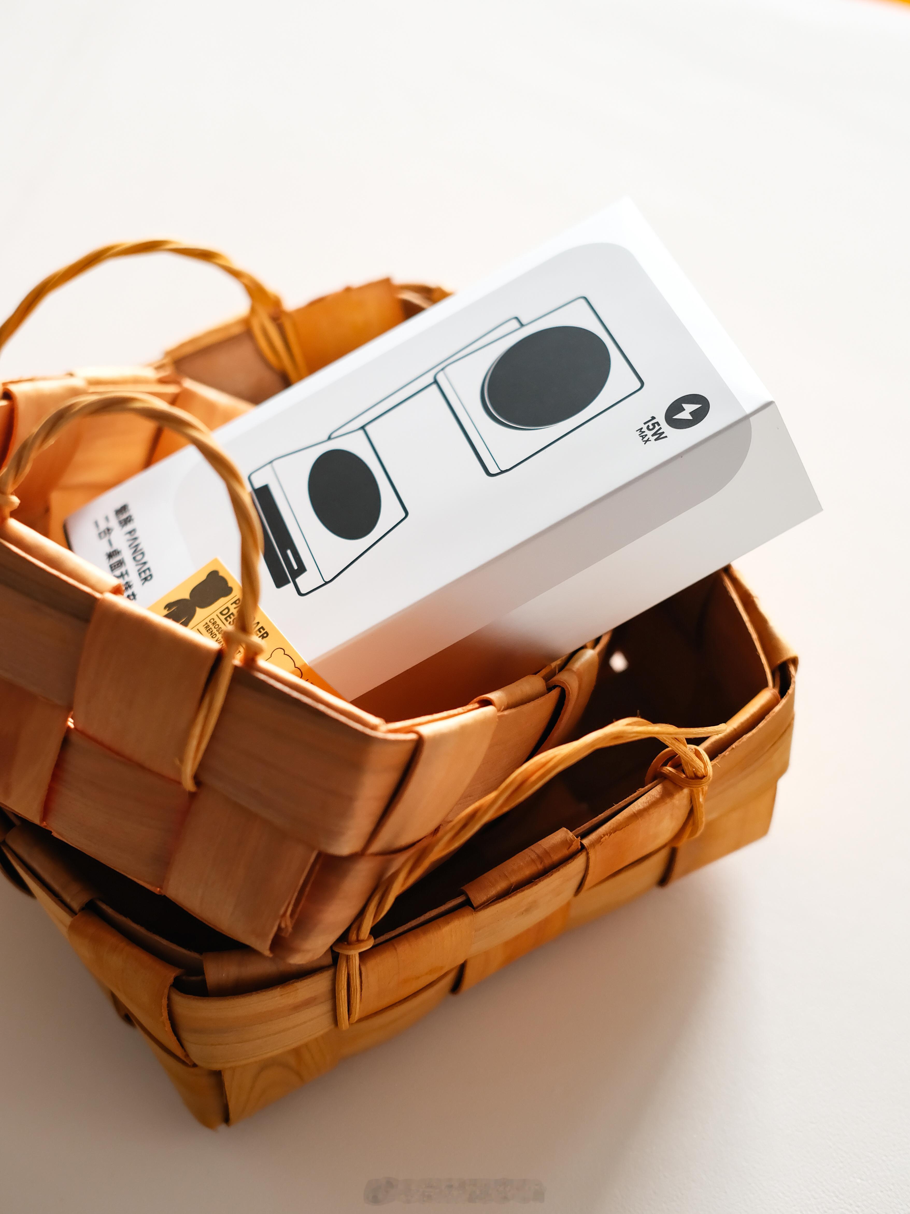 嘿朋友们，桌面杂乱无章，耳机、手机、充电线，互争桌地让人发狂？感觉每次充电都像在