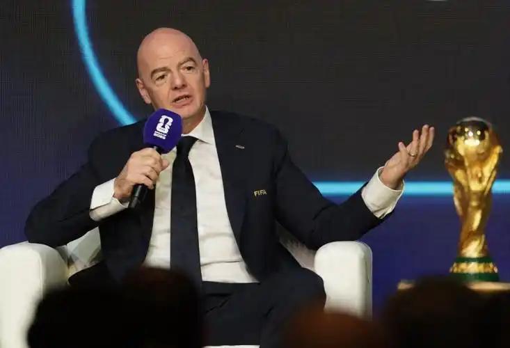 众叛亲离！国际足联主席因凡蒂诺，很可能因为这次巴洛贡红牌缓刑事件，遭到各成员国抵