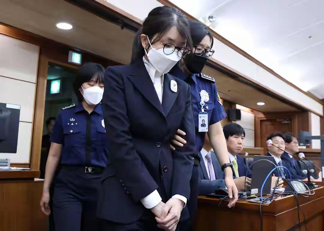 法官判金建希有罪，9天后离奇自杀！韩国政坛藏不住了
 
家人们，韩国这起惊天大案