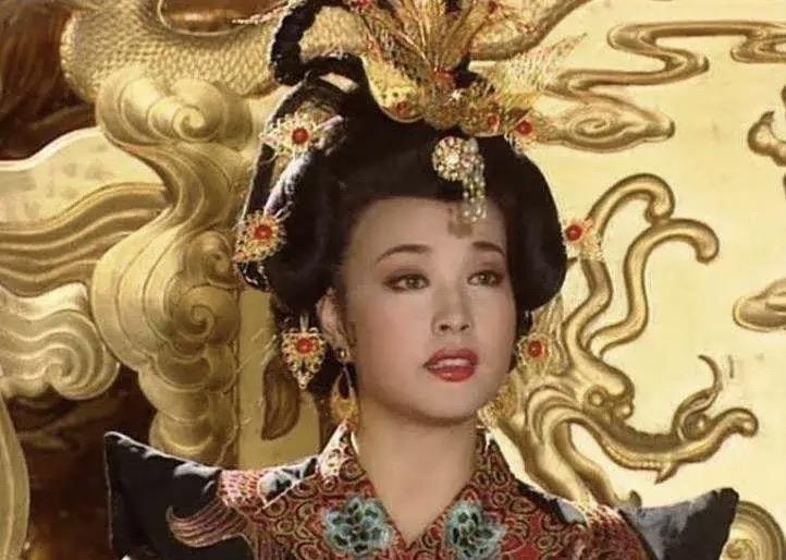 武则天在李治床上看到了姐姐武顺，武则天恨恨地对武顺说：如你不是我亲姐，王皇后就是