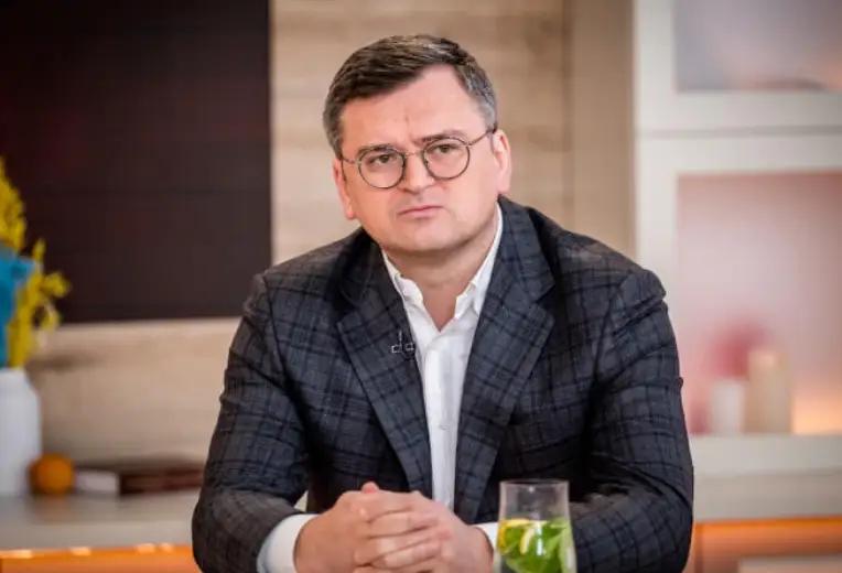 泽连斯基也是太难了，敢签“和平协议”就不在是总统了。泽连斯基自从把乌克兰的命运赌