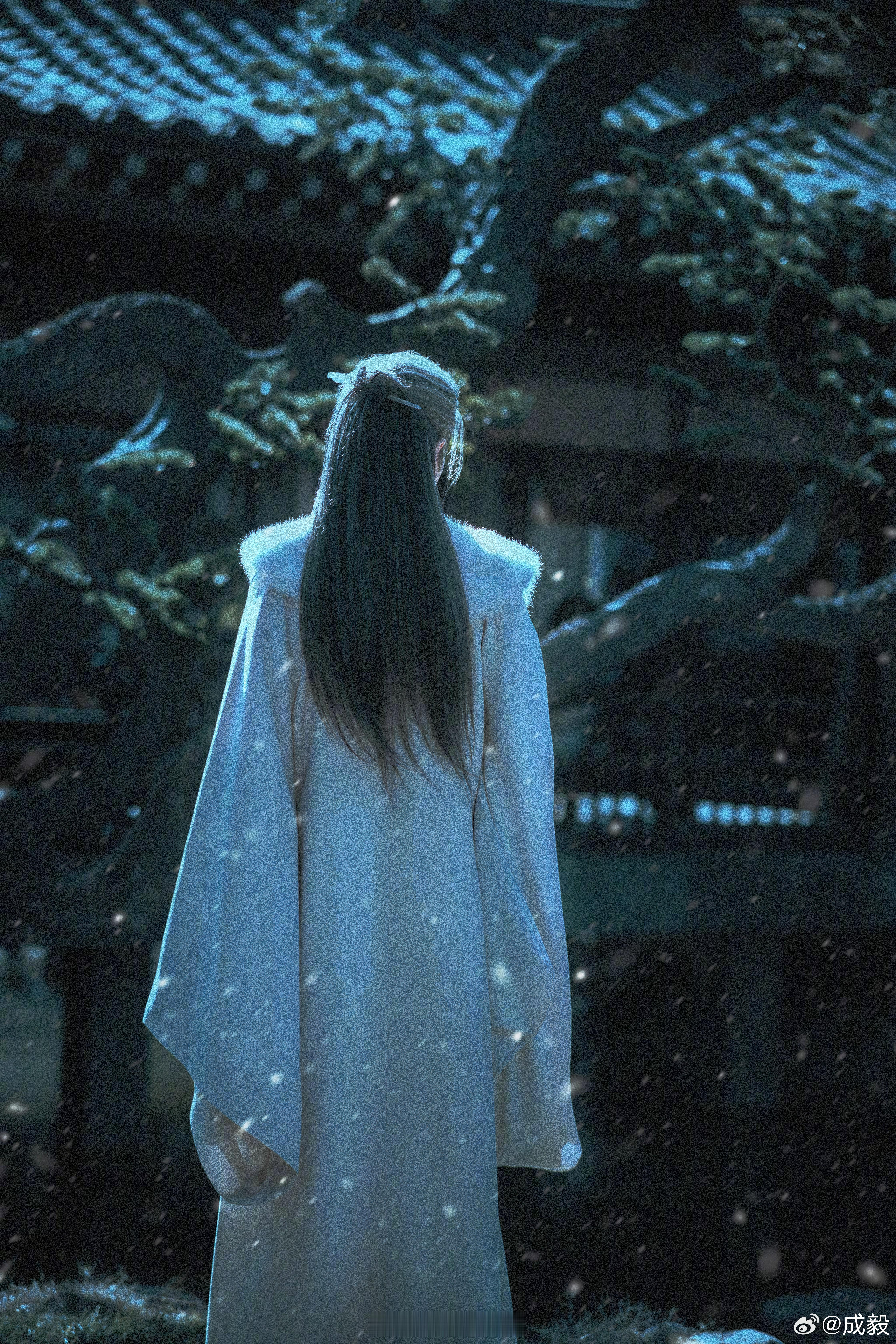 长安二十四计成毅熟悉的杀青背影照呀！[求关注] ​​​