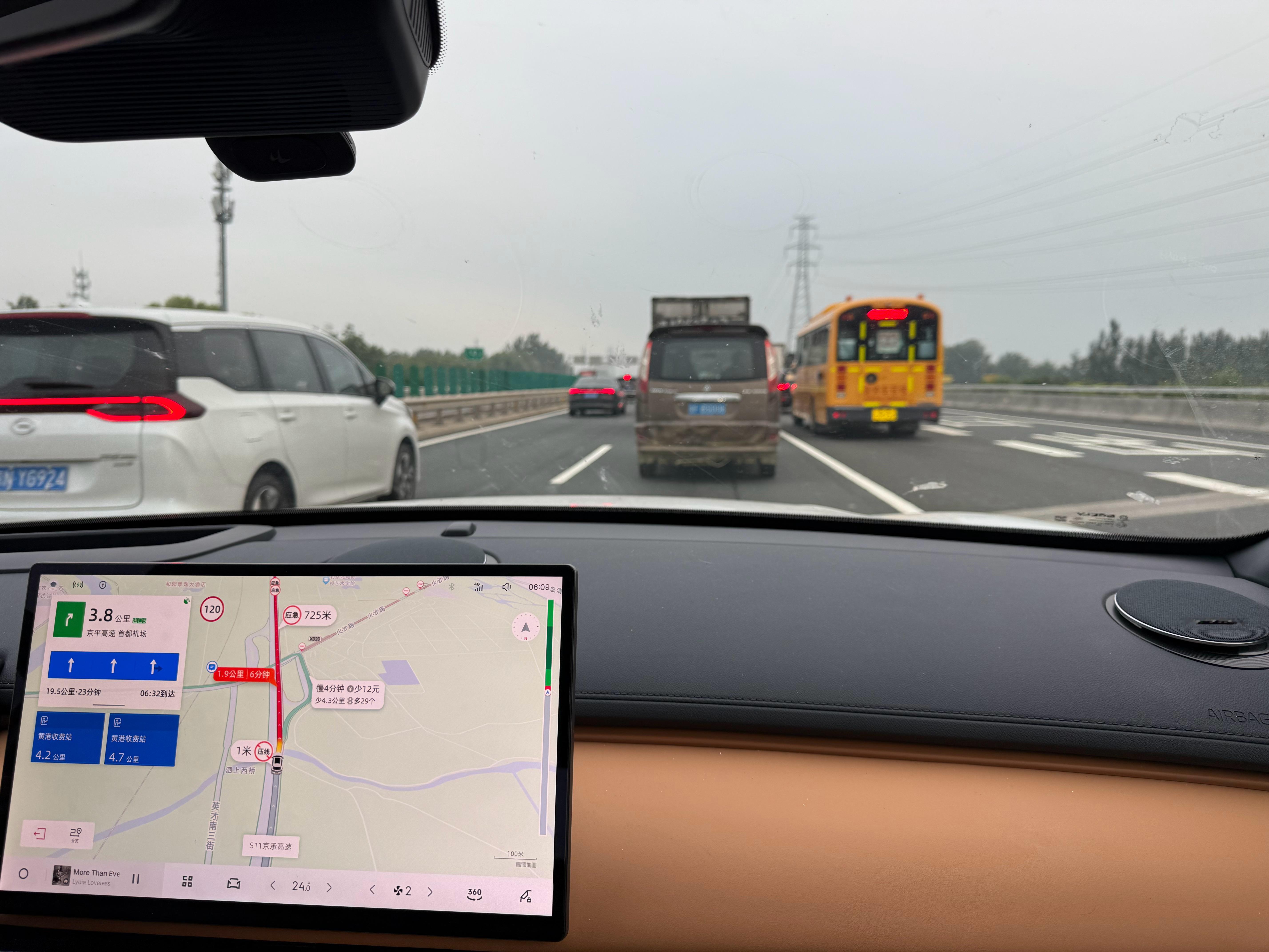 不愧是首堵，六点就开始堵车了[泪奔] ​​​