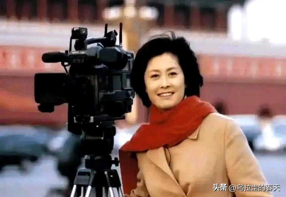 翻出一张老照片时，才被敬一丹年轻时那种清爽惊住：眉眼铺开，气息干净，不用滤镜也通