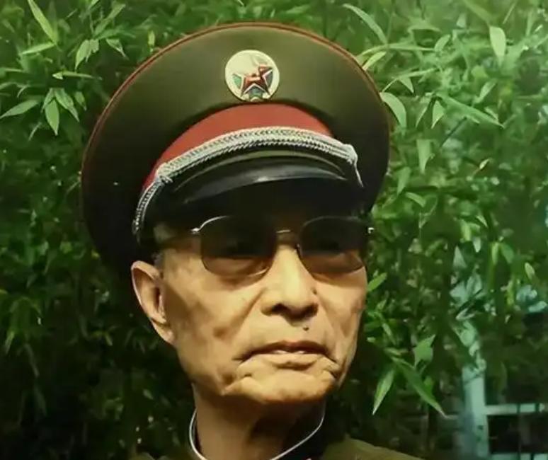 1975年，张爱萍落难，妻子李又兰找到粟裕，希望他能帮忙说情。谁知，粟裕摆了摆手