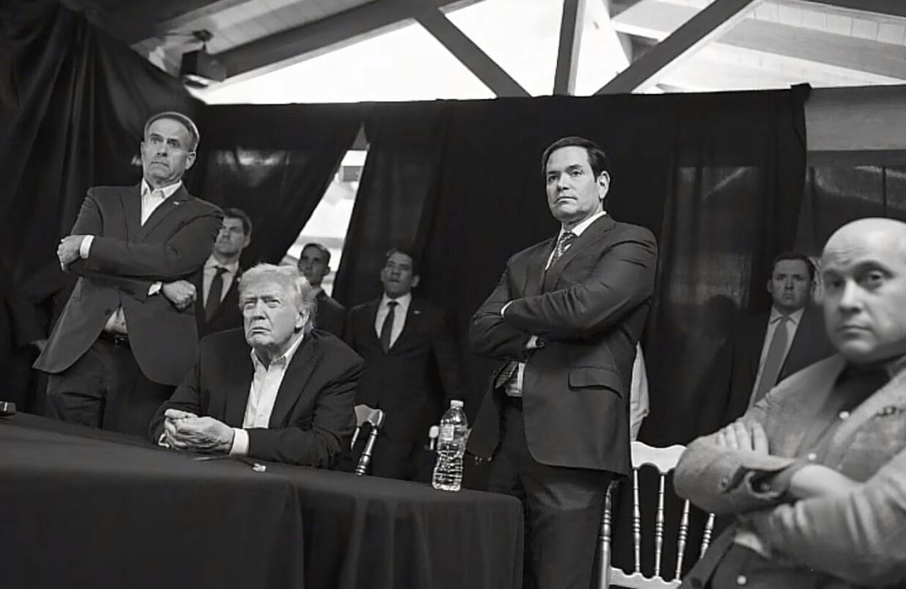 标题建议（选择其一）：

突袭斩首？卫星直击：委内瑞拉核心军事基地遭“抹平”
-