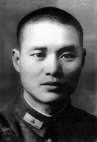 1980年，沈醉到香港探亲，并见到了已经改嫁的妻子粟燕萍，他沉默片刻后，对妻子的