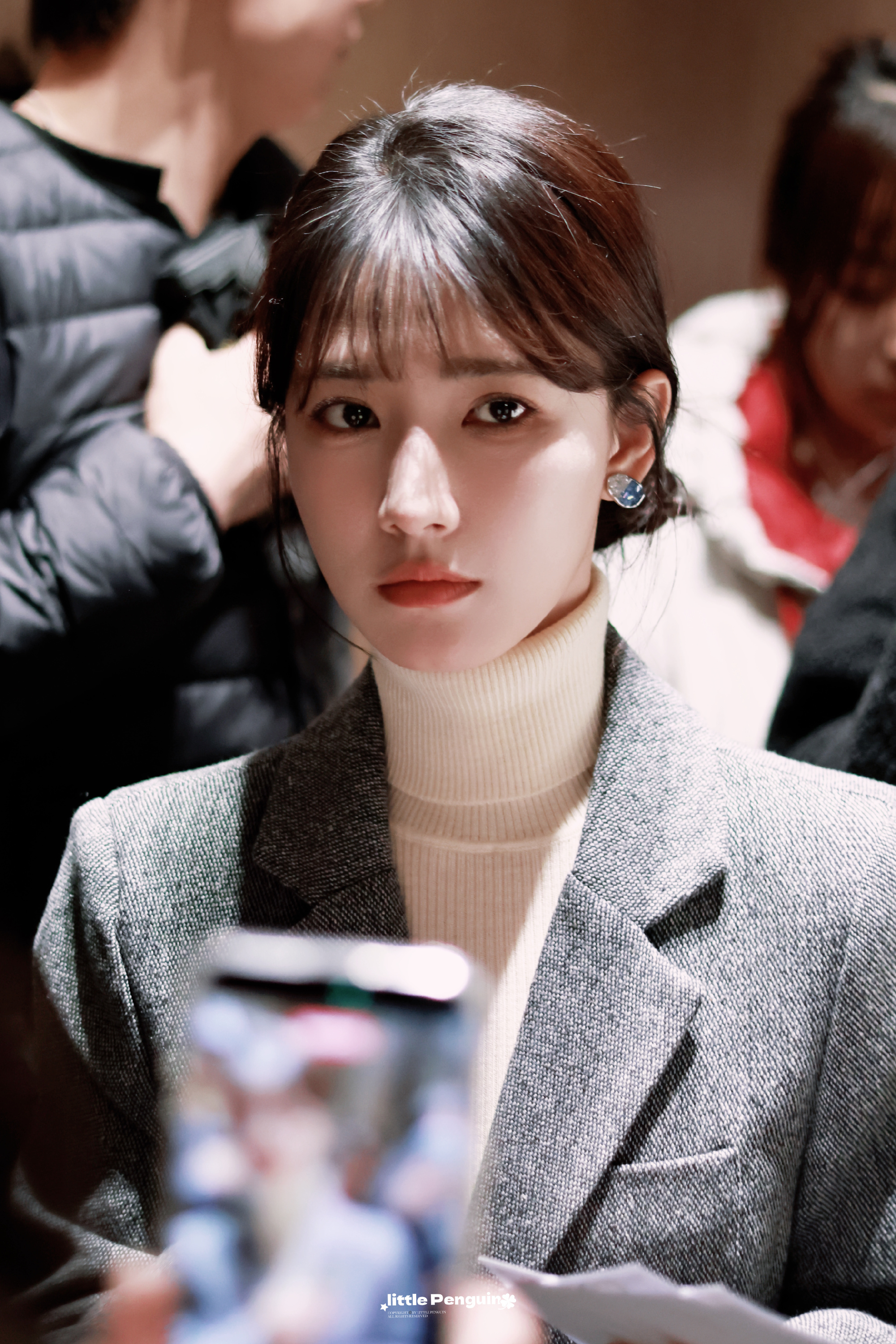 看久了很能懂为啥大部分造型都是有刘海的没有刘海挺好看的但是平刘海更有辨识度 