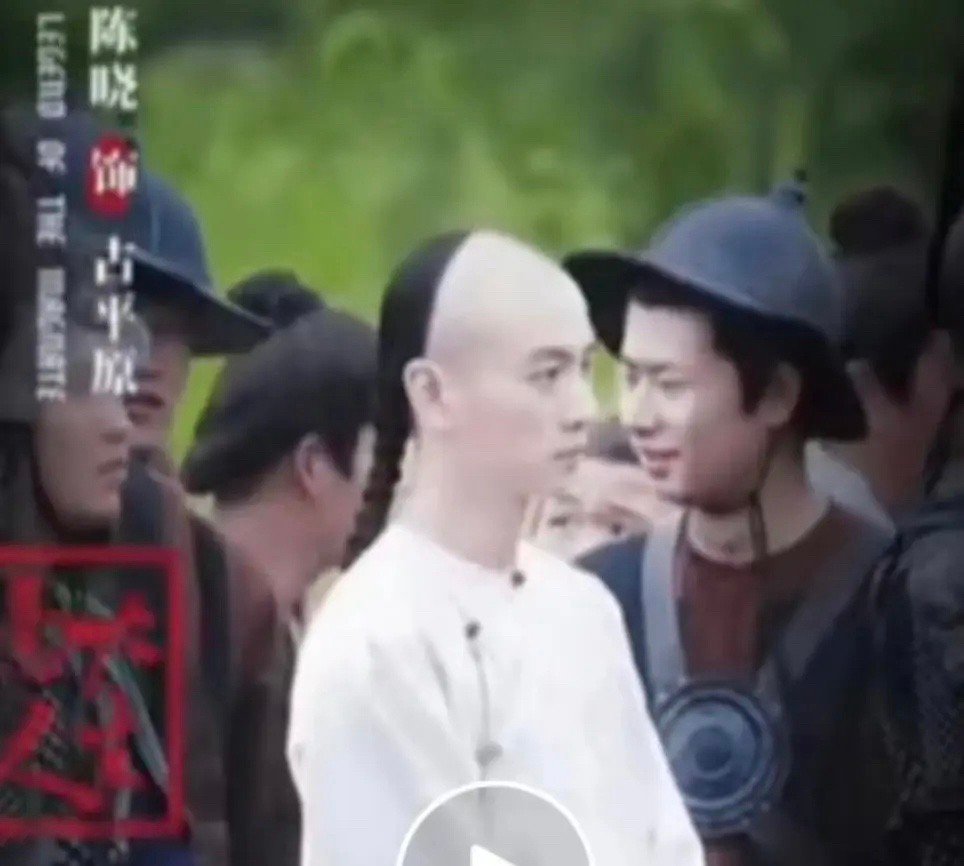 能不能注意一下别人的感受，脸都黑白分隔了[汗] ​​​