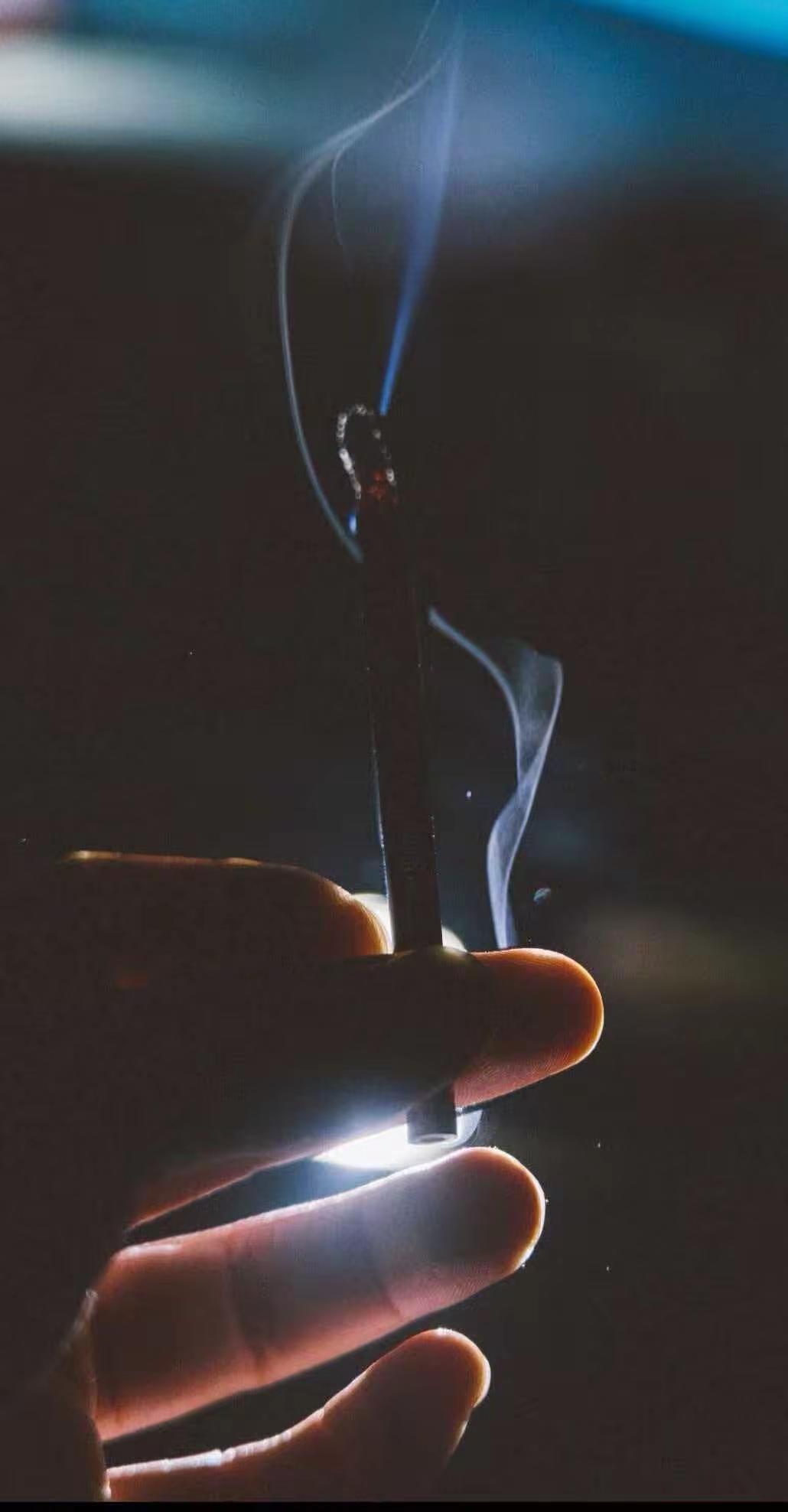 没有了以前的骄傲,也迷失了自己最初的样子,没有因为懂事过得更好，反而看淡了很多。