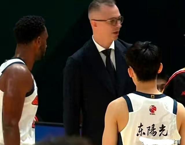 从CBA新赛季首轮看哪位主教练最先“下课”？
         1、亚科夫列维奇