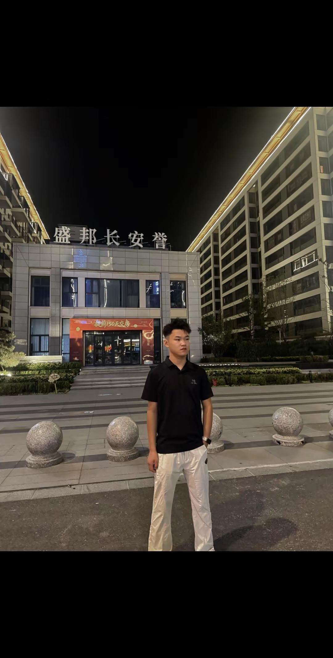 我把情绪折成纸船 顺着眼泪飘向无人的海