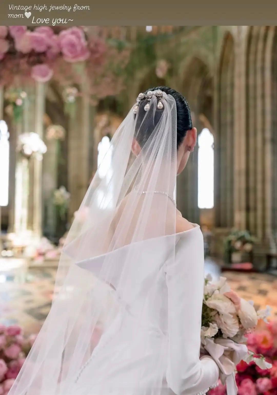 奚梦瑶婚礼佩戴婆婆的高定珠宝，晒照感谢梁安琪，婆媳感情好融洽！