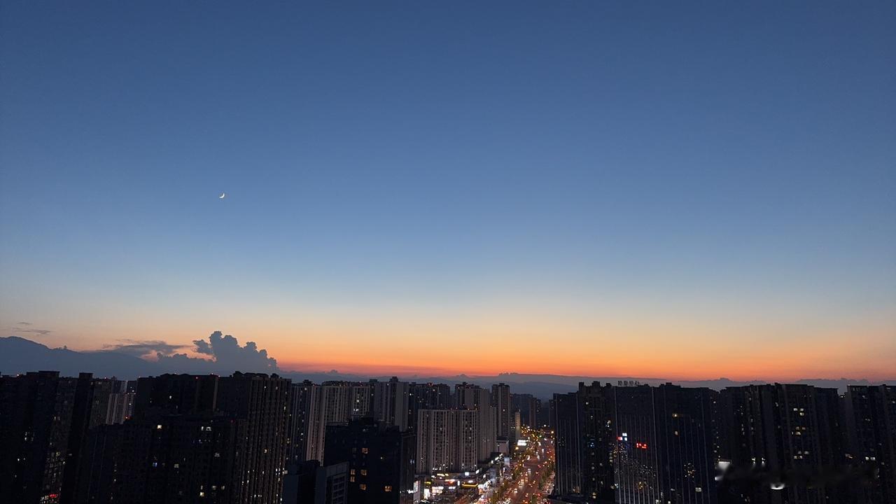 每日2分钟，速览天下事！28日清晨，最新热点消息：

1. 2025世界人工智能