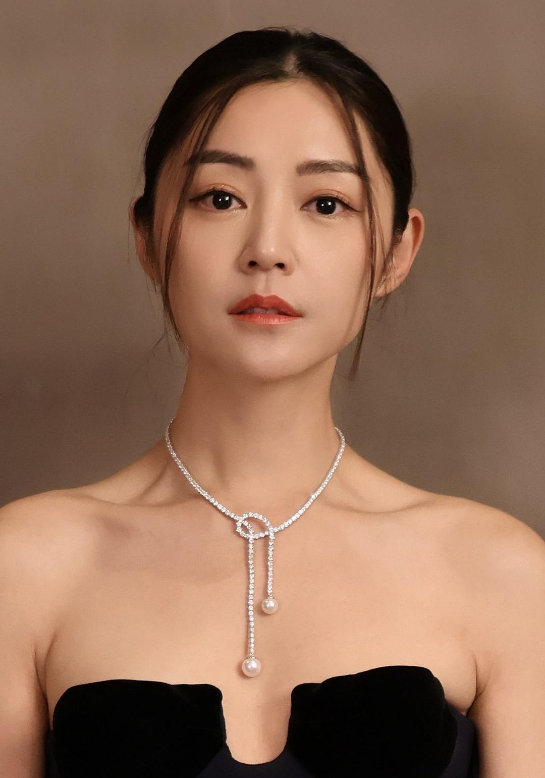 第44届香港电影金像奖 最佳女配角：卫诗雅《再见UFO》！！颁奖嘉宾为白只、朱栢