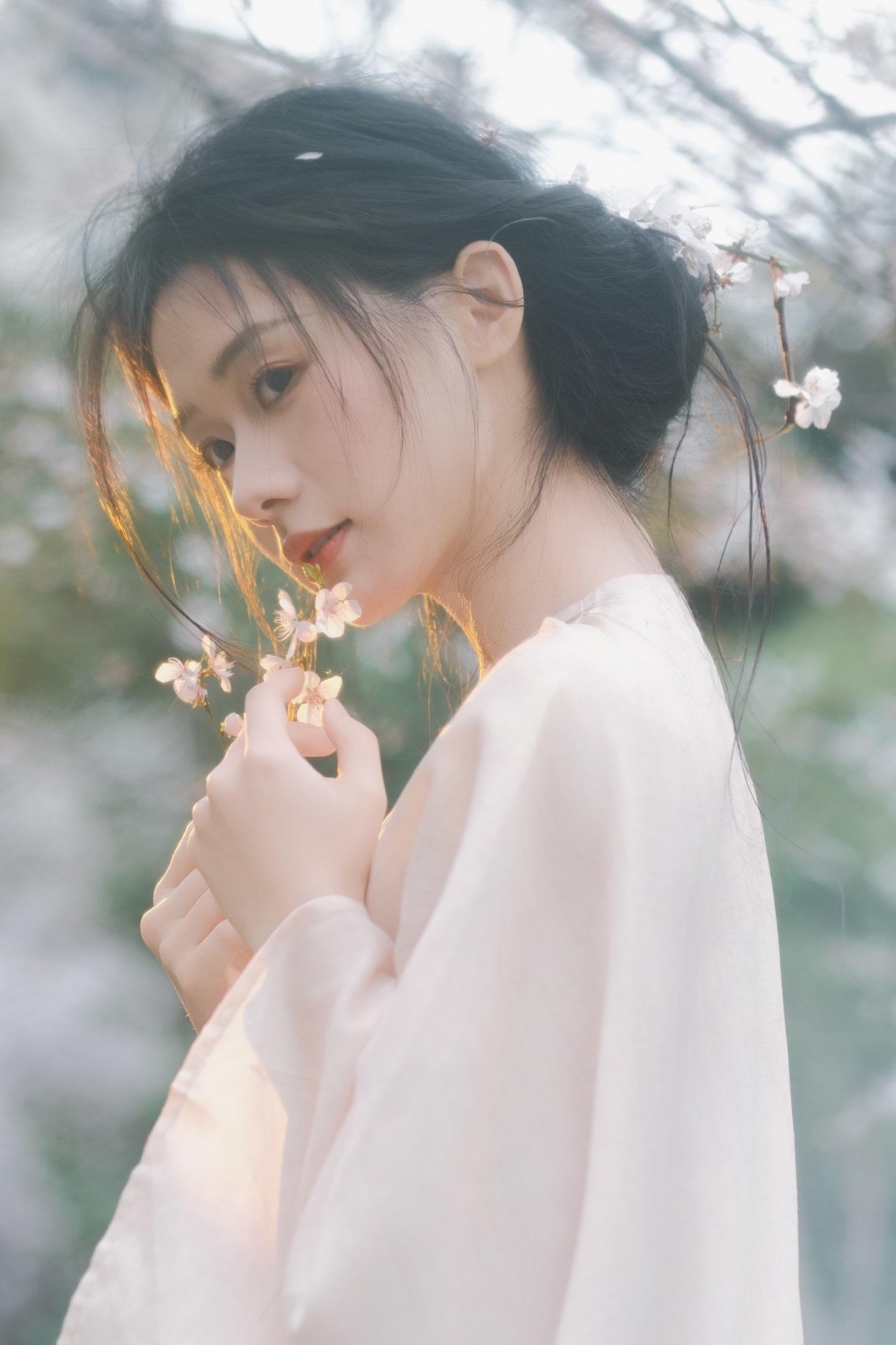 花有约 春不误。