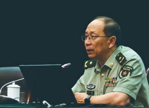 美国记者曾问金一南：“如果把中国2000亿的三峡大坝炸了，中国会怎么办？”金一南