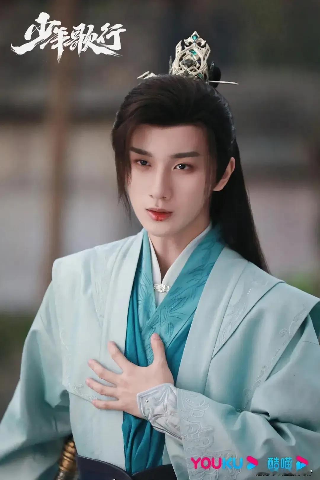 李宏毅算是《变形计》里人气超高的城市男孩了。1998 年出生的他，16 岁参加《