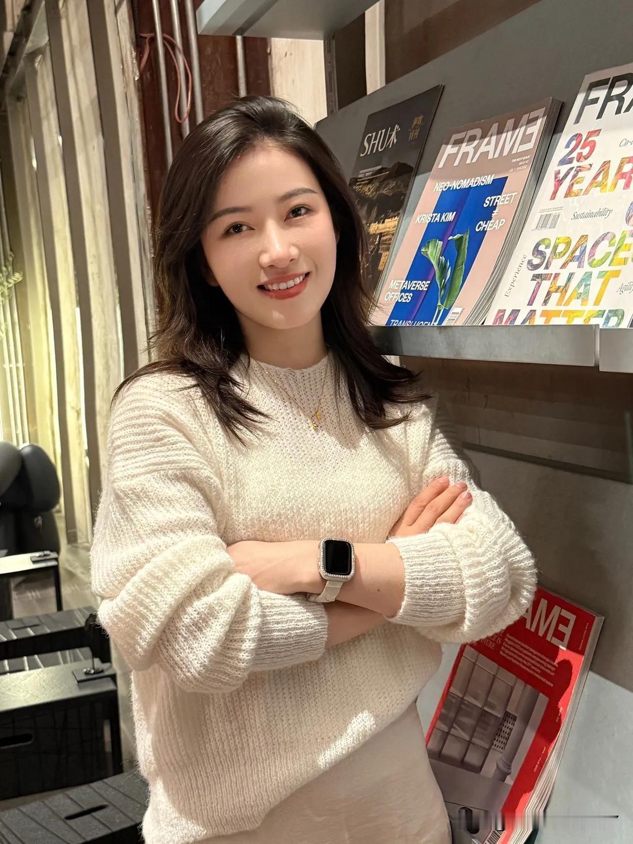 冬日也要时尚感满满，开启元气一天！今年秋冬甜美风穿搭有秘诀，先定颜色，奶白、鹅黄