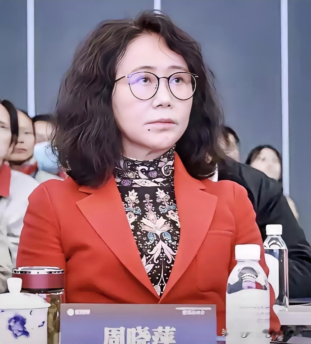 9月2日业绩说明会上，董事长周晓萍再次道歉，说正在整改。但一被问到“到底为什么裁