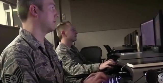 美国分分钟让中国断网？

全球仅 13 台根服务器，美国独占 10 台，中国却一