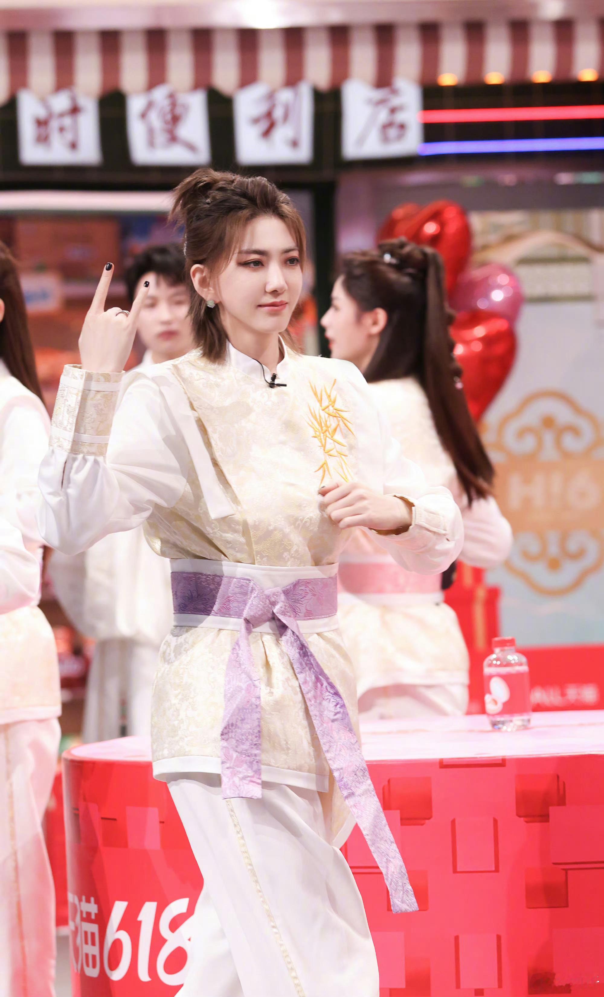 #你好星期六全员神仙对决#姐姐们来hi6玩喽，古装造型仙气飘飘～浪姐和hi6联动