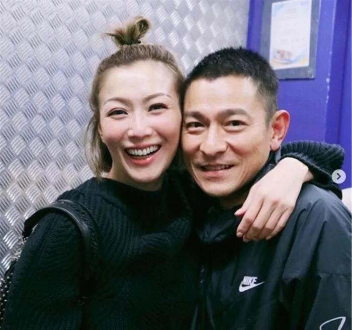 这应该是刘德华的最佳银幕情侣，没有之一！感觉两人极具夫妻相！