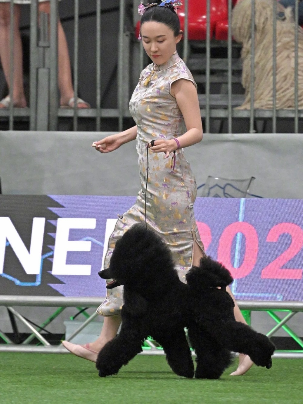 霍思燕穿着旗袍走向世界了！美的很真实 