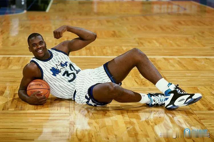 NBA赛场消息： 魔术队将为奥尼尔退役32号球衣，以感谢其曾经做出的贡献！
  