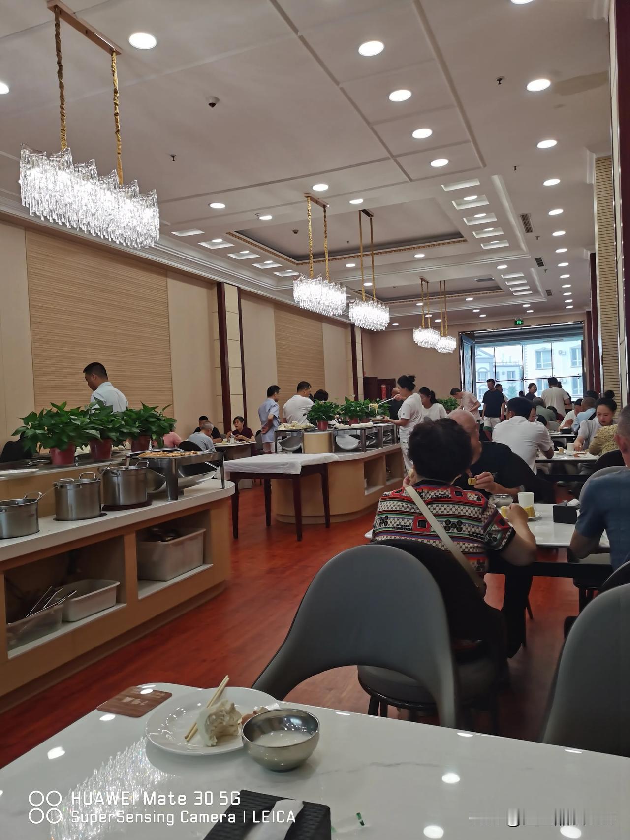 战友微信语音告诉我他入住养老院不久经历了一次有惊无险的境遇！
前两天早上突然接到