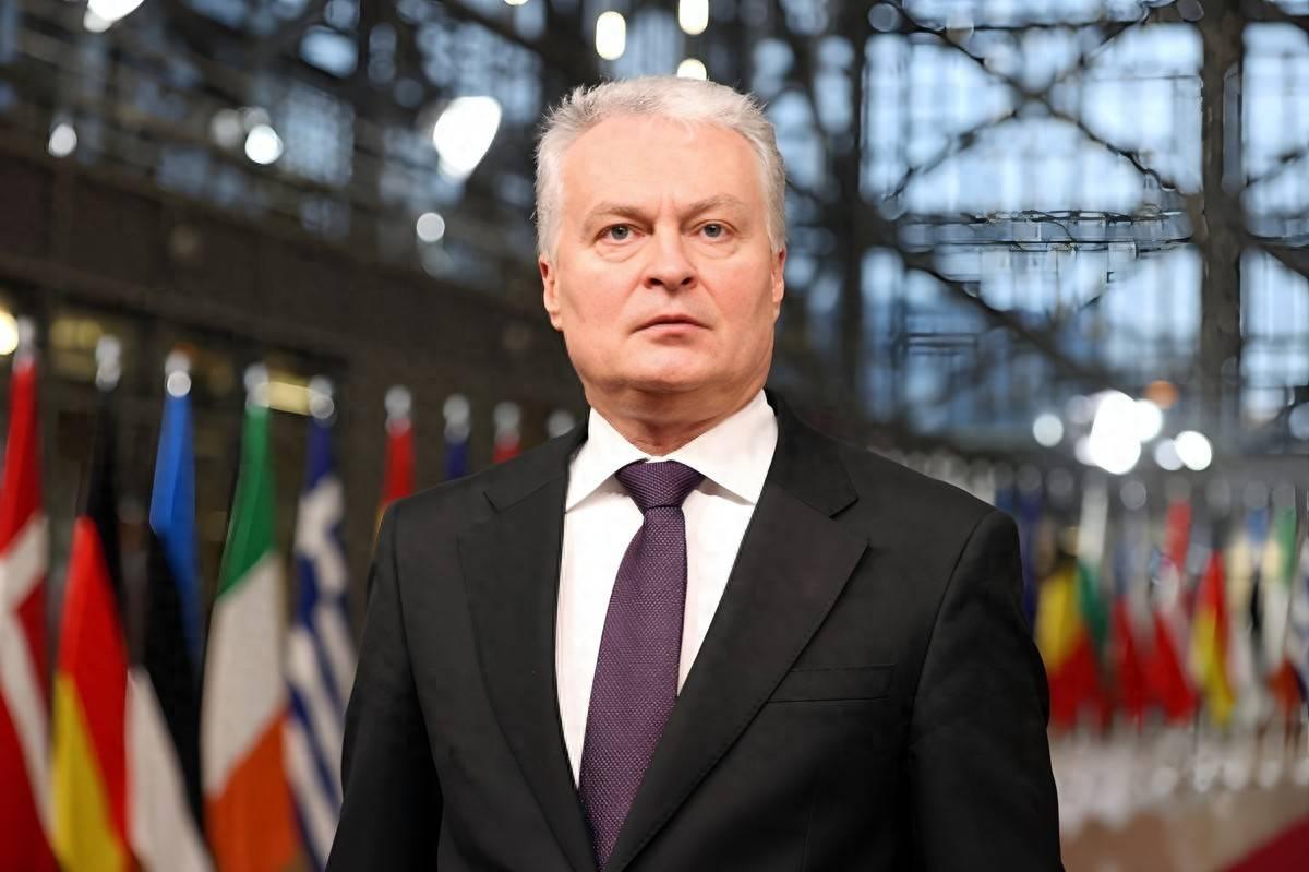 最近刷国际新闻的朋友，估计都刷到了这个让人啼笑皆非的消息，一个总人口还不到300