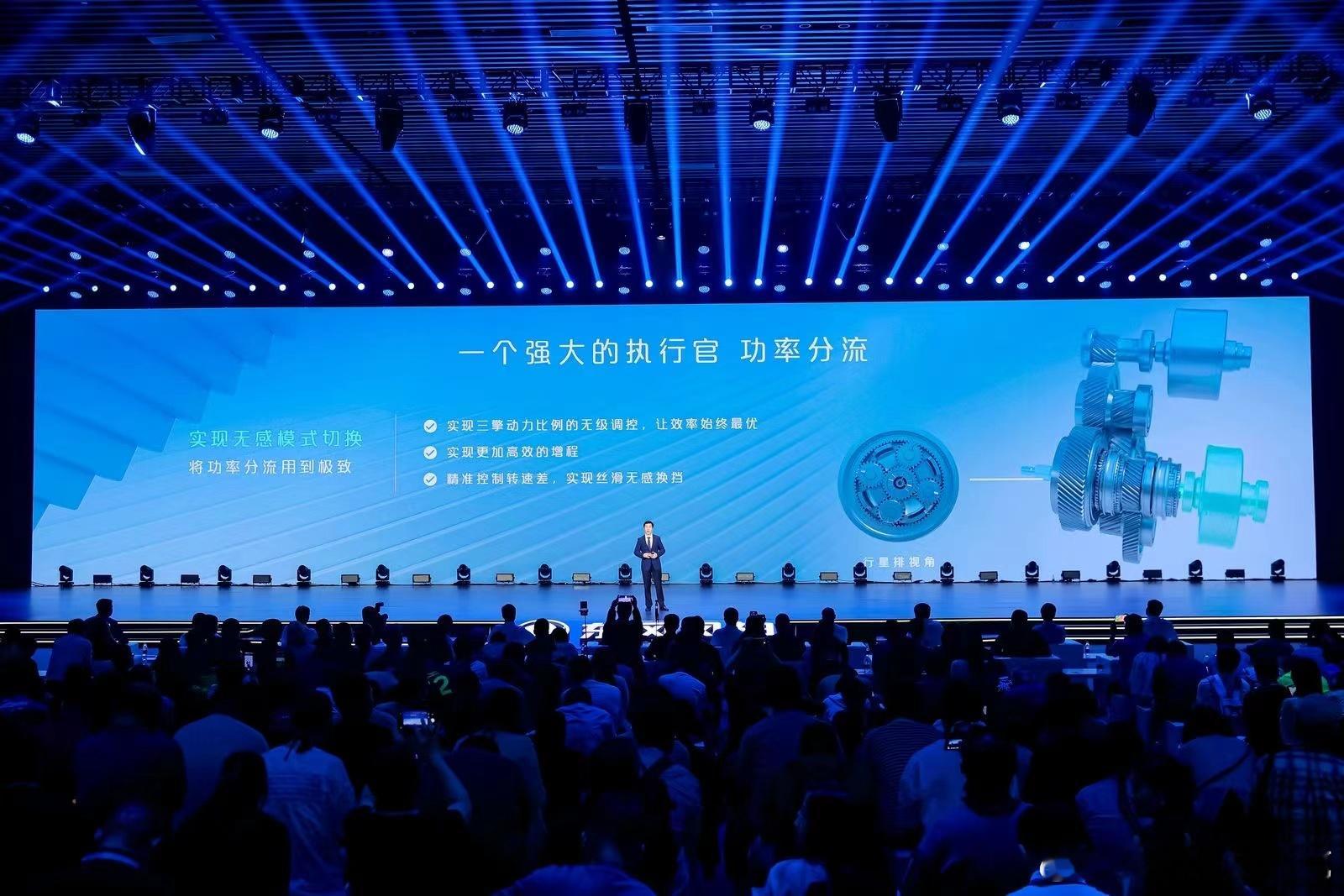 #东风风神L7 205km续航12.99万起#  东风风神L7在性价比上面真的做