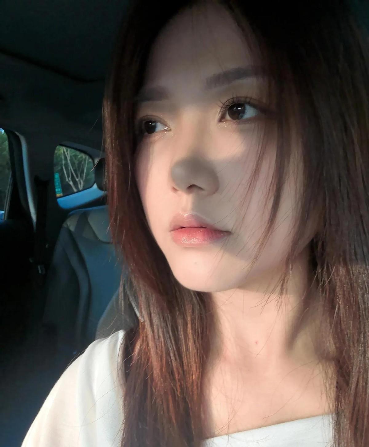 开车一小时跑去找男友，想给他揉揉敲键盘酸了的手，结果上一秒还抱着亲得投入，下一秒
