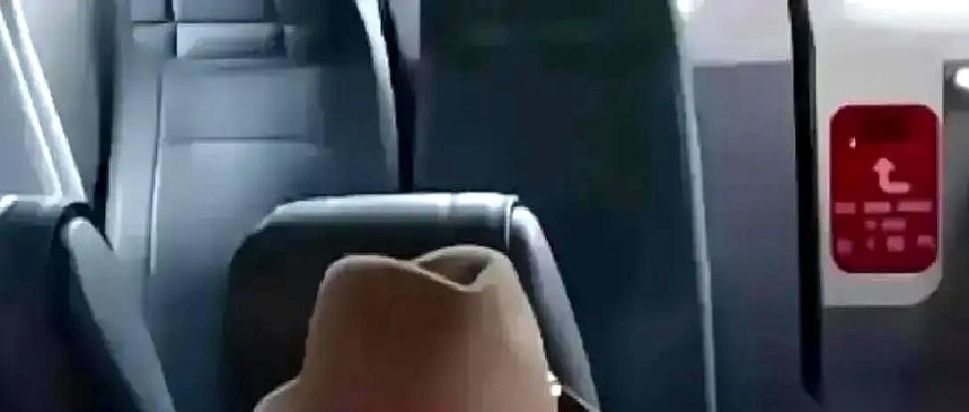 刘嘉玲把跟康康的合照，删得一干二净。
好多人跑去说，怎么了，干妈不疼了？
我跟你