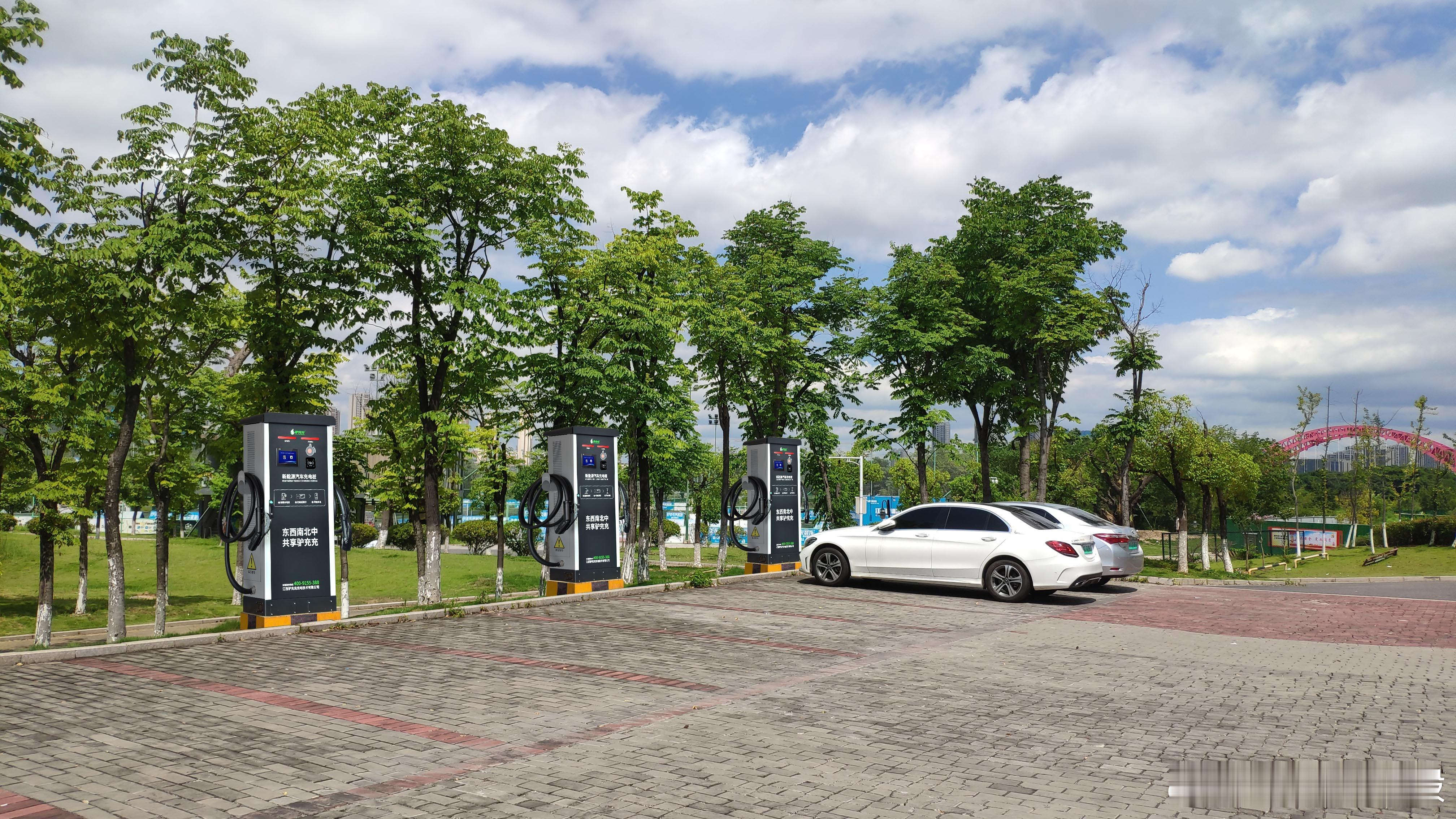 驴充充：哪个品牌的充电桩设备质量好？在新能源产业高速发展的今天，充电桩作为电动汽