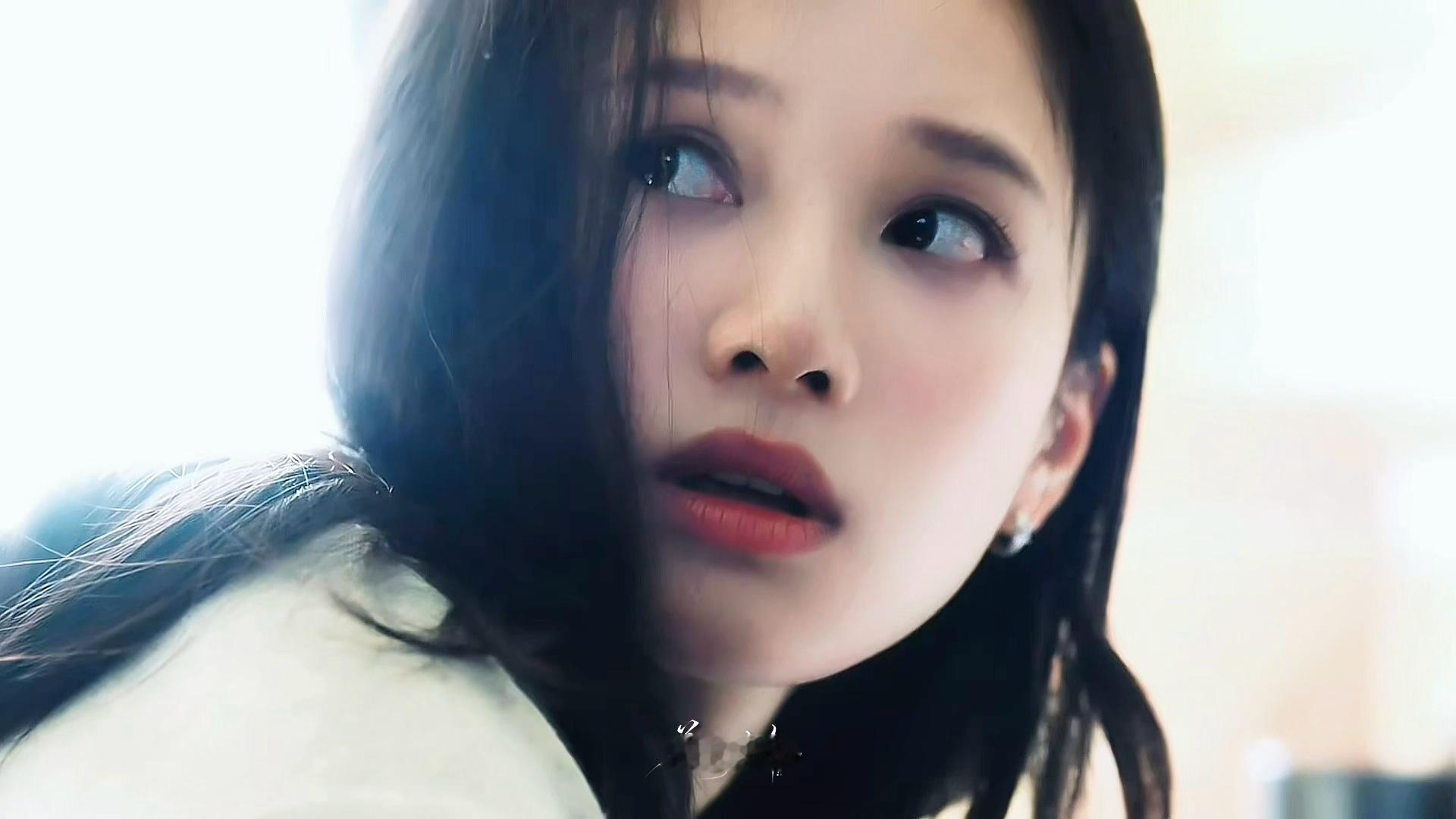 受惊的小咪 