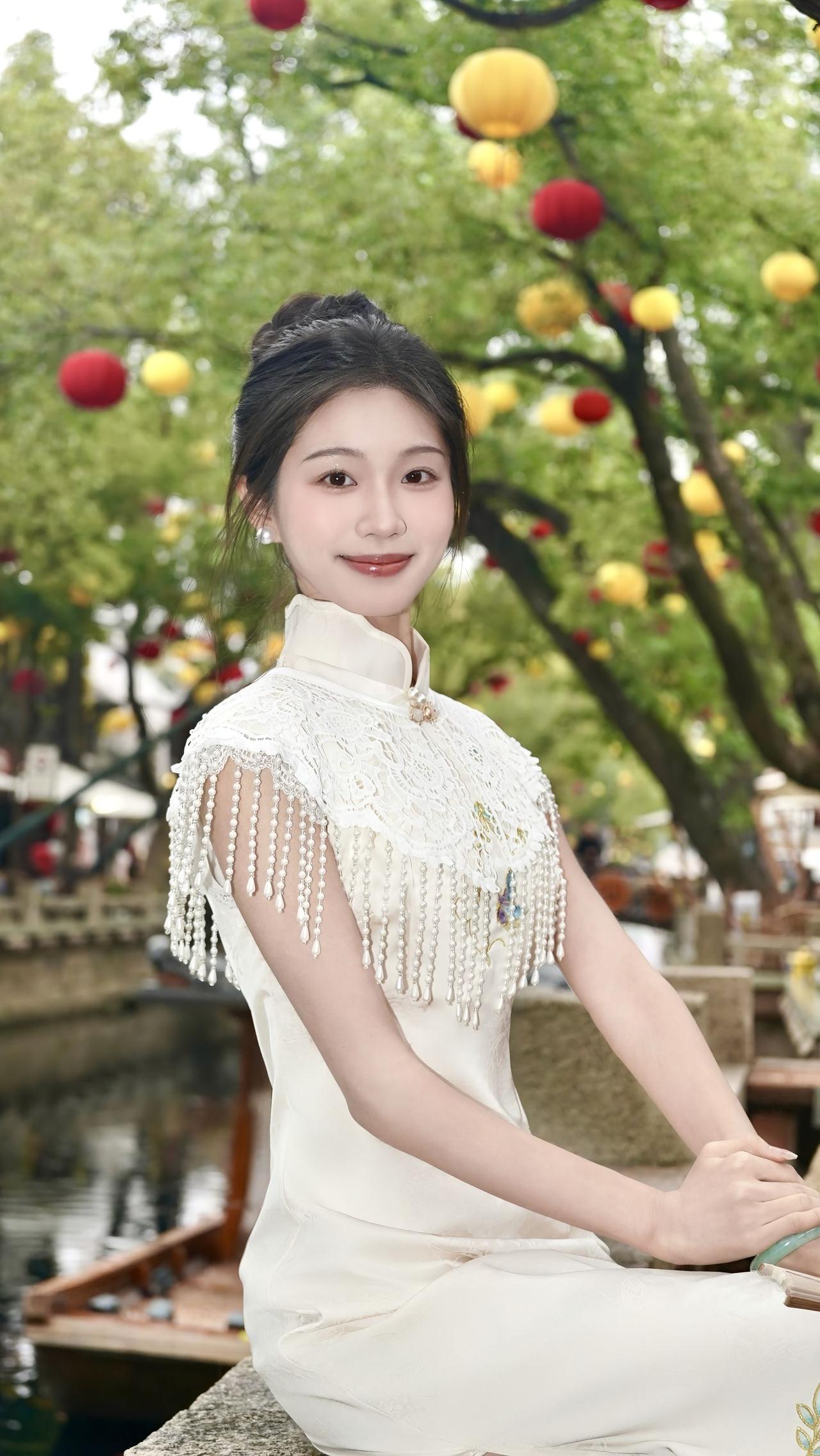 把日子过成诗，不是靠滤镜，而是用清醒的头脑，温柔的心，在柴米油盐里种出玫瑰。